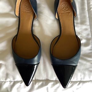 Size 8.5 two-tone black & navy d’orsay leather Tory Burch flats